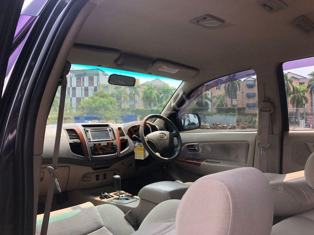 Mobil Toyota Fortuner 2011