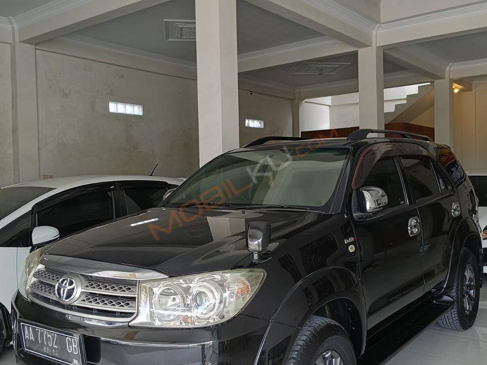 Mobil Toyota Fortuner 2009