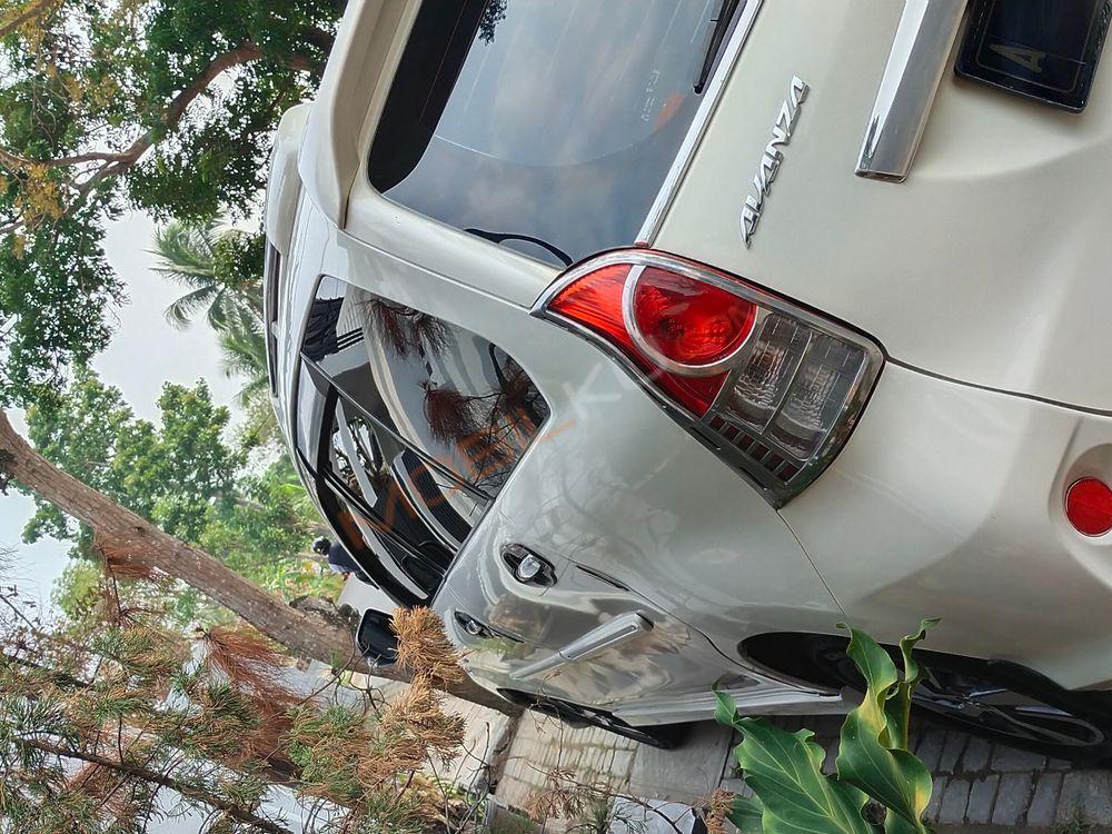 Mobil Toyota Avanza 2013