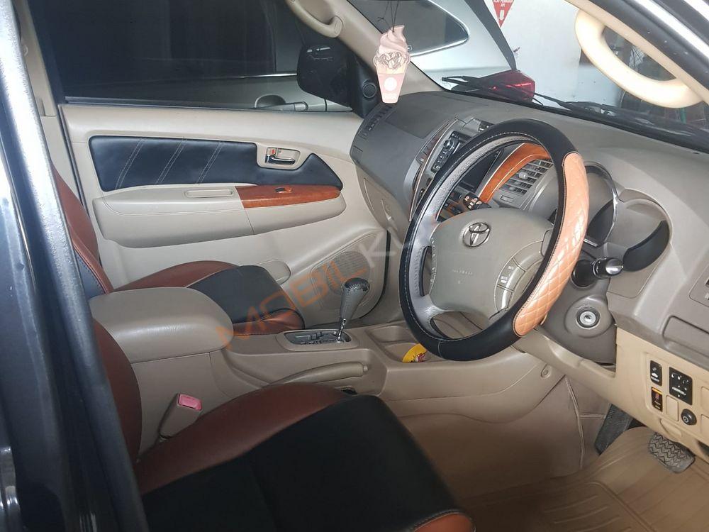 Mobil Toyota Fortuner 2009
