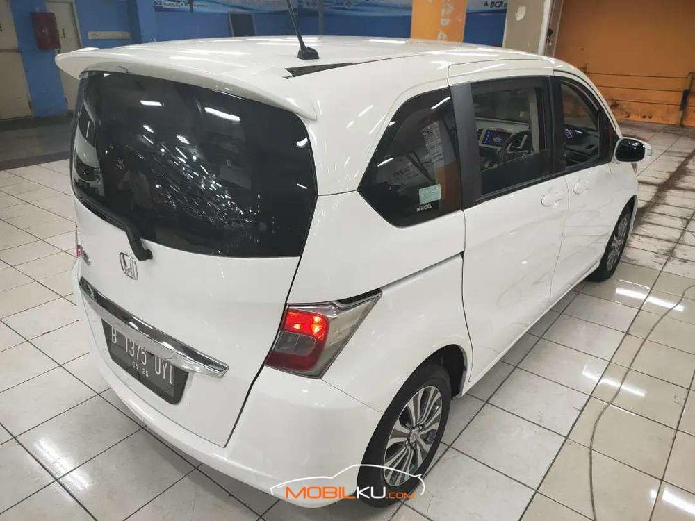Mobil Honda Freed 2015