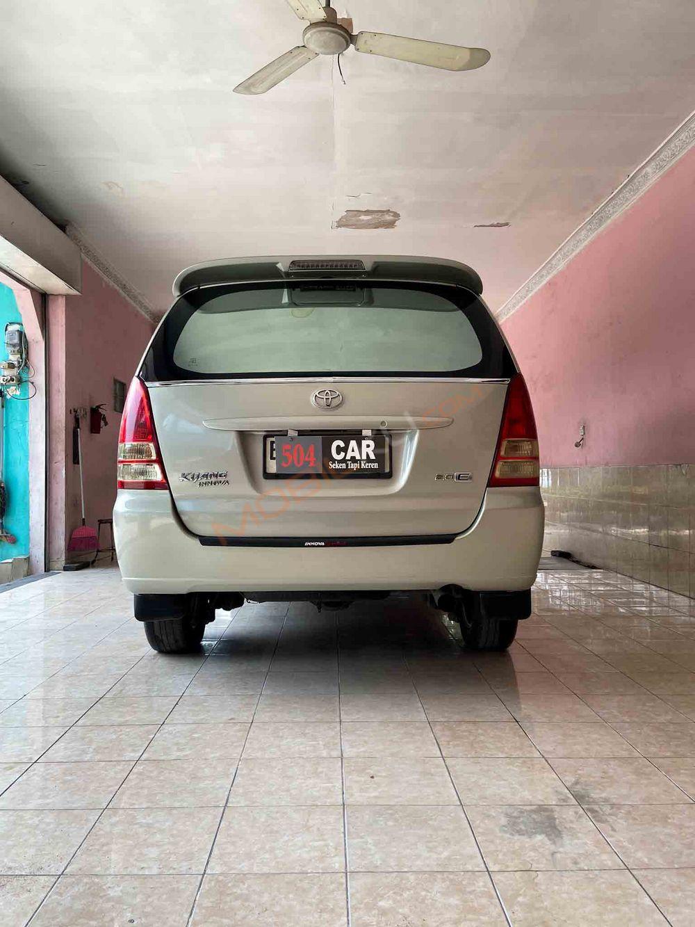 Mobil Toyota Kijang Innova 2008