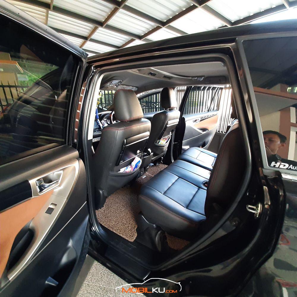 Mobil Toyota Kijang Innova 2019