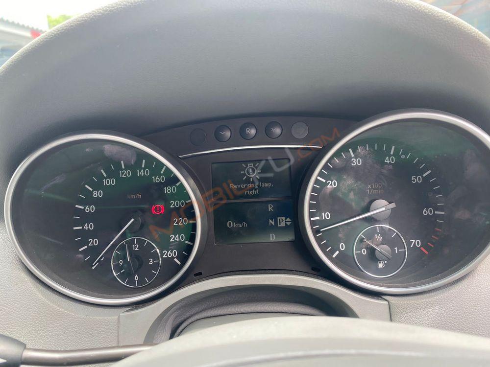 Mobil Mercedes-Benz ML 2006
