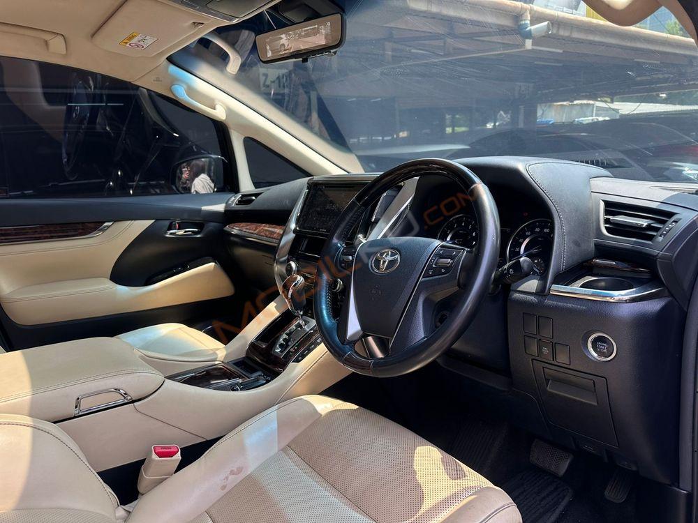 Mobil Toyota Alphard 2019