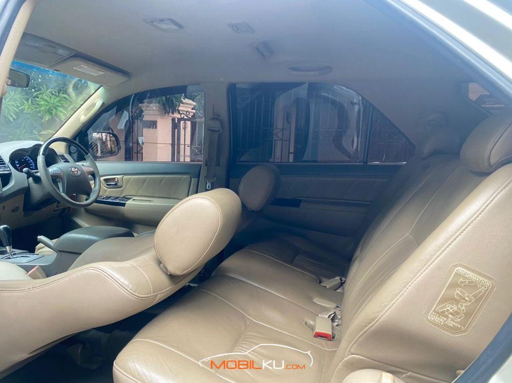 Mobil Toyota Fortuner 2011