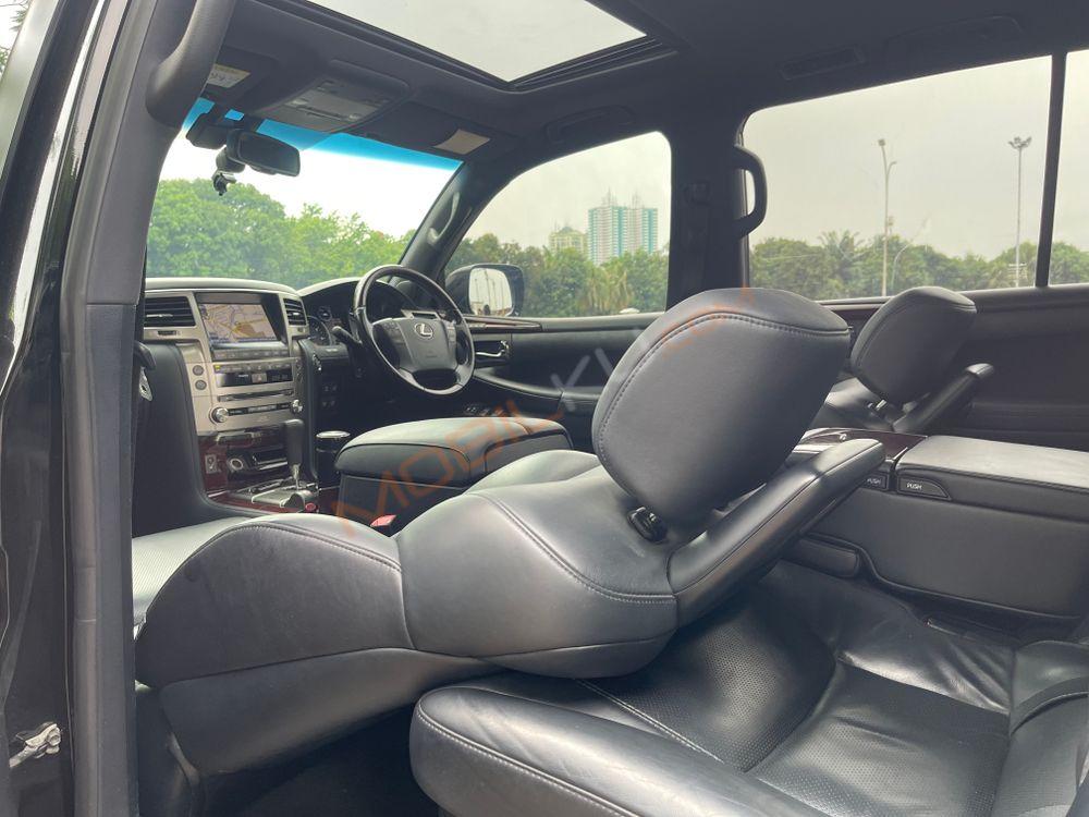 Mobil Lexus LX 2015