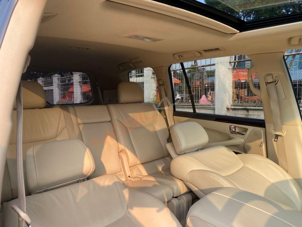 Mobil Lexus LX 2012