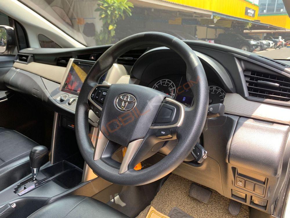 Mobil Toyota Kijang Innova 2021