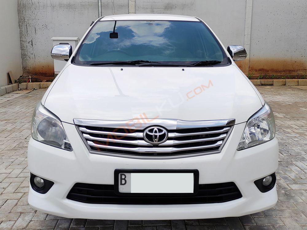 Mobil Toyota Kijang Innova 2013
