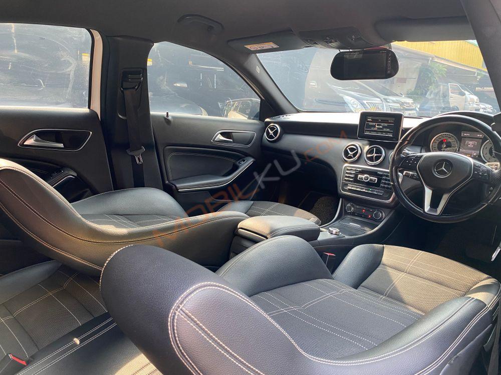 Mobil Mercedes-Benz A-Class 2013