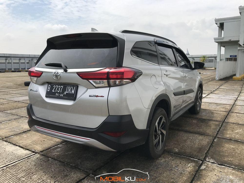 Mobil Toyota Rush 2019