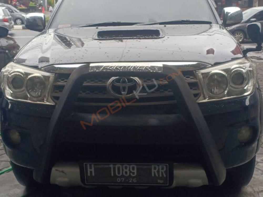 Mobil Toyota Fortuner 2011
