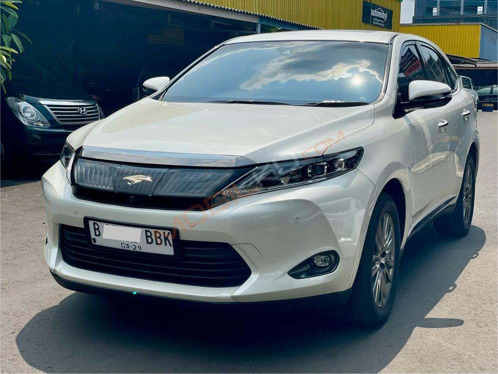 Mobil Toyota Harrier 2014