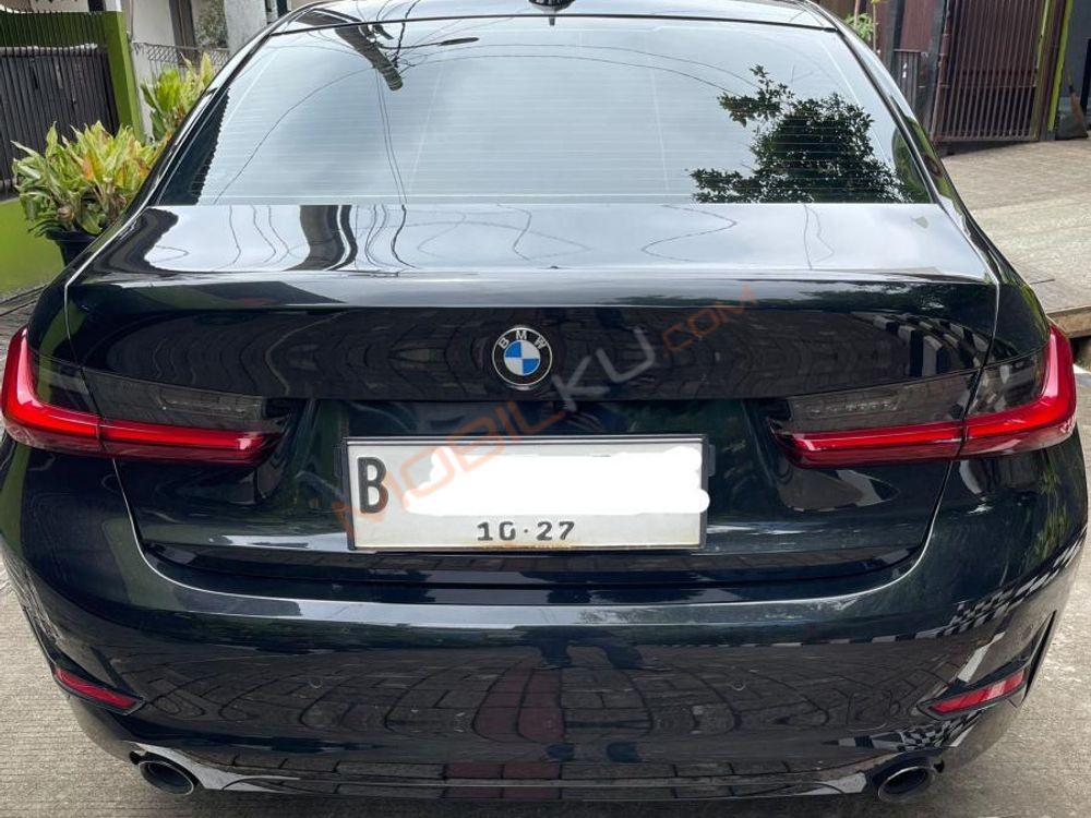 Mobil BMW 3 Series 2022