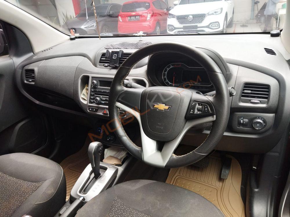Mobil Chevrolet Spin 2015