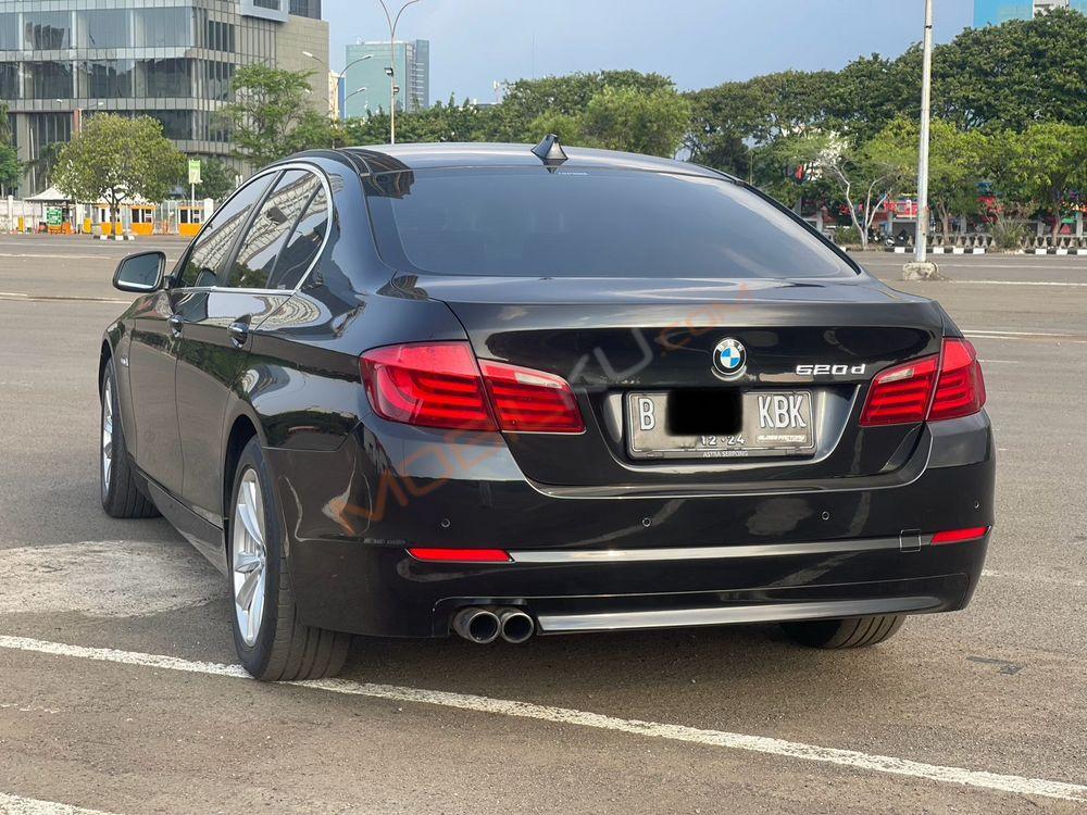 Mobil BMW 5 Series 2013