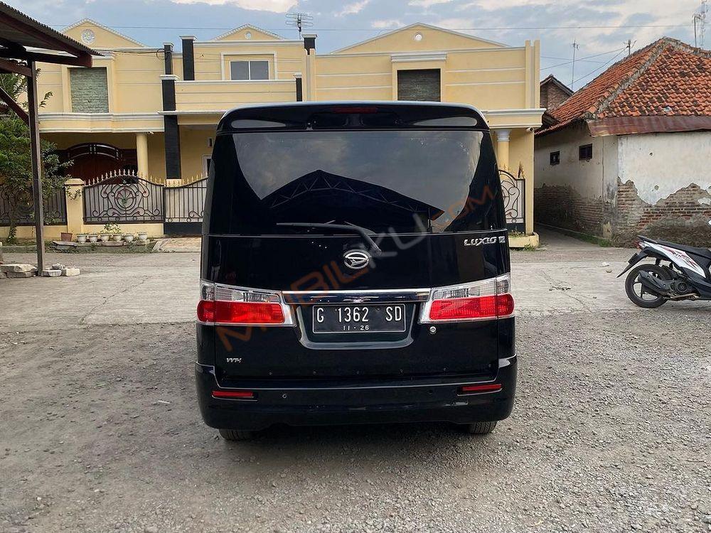 Mobil Daihatsu Luxio 2016