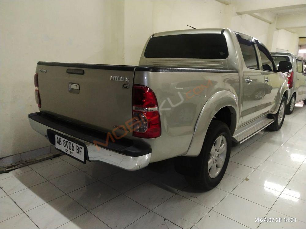 Mobil Toyota Hilux 2012