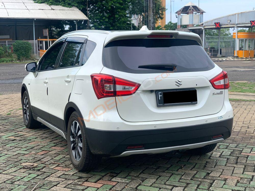 Mobil Suzuki SX4 2018