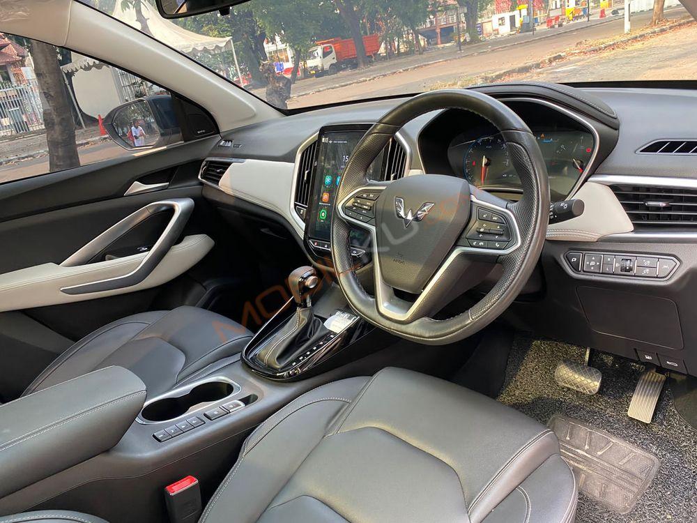 Mobil Wuling Almaz 2022