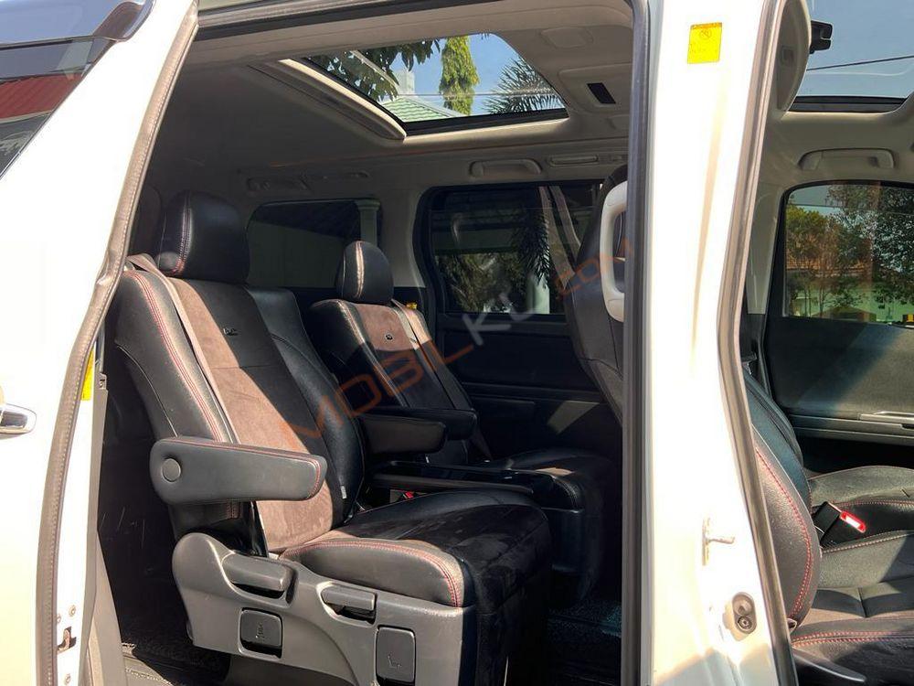 Mobil Toyota Alphard 2013