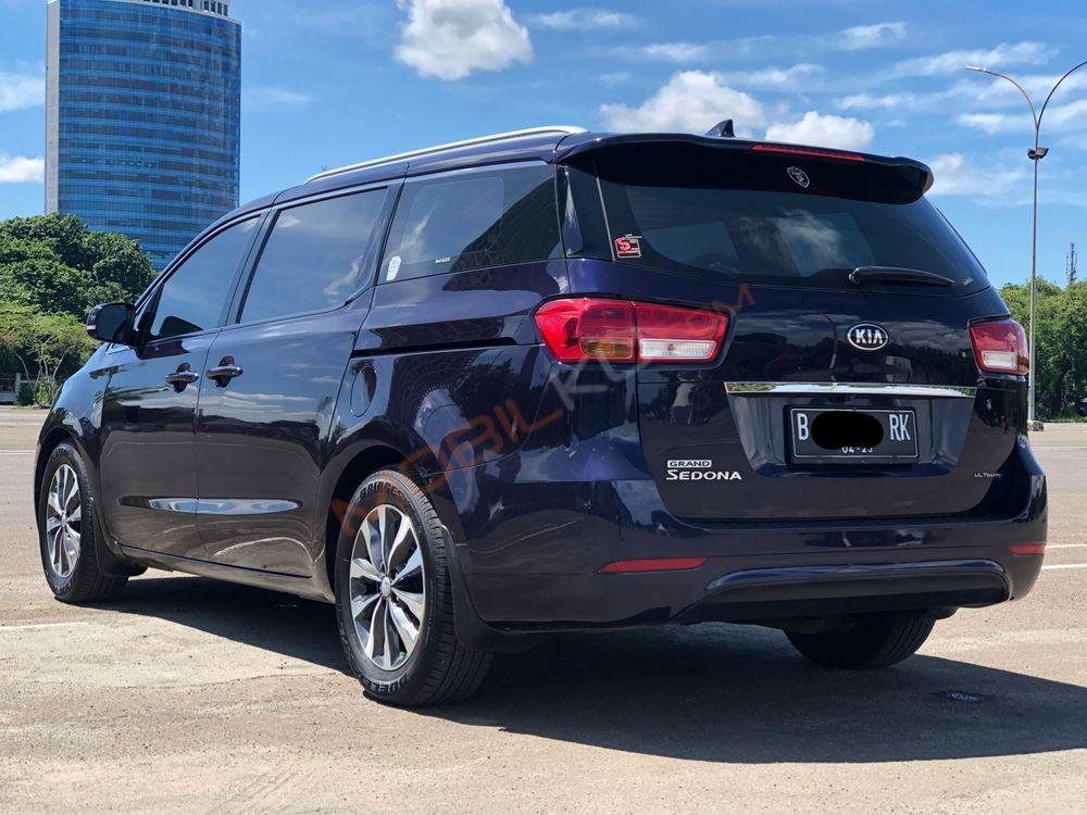 Mobil Kia Sedona 2017