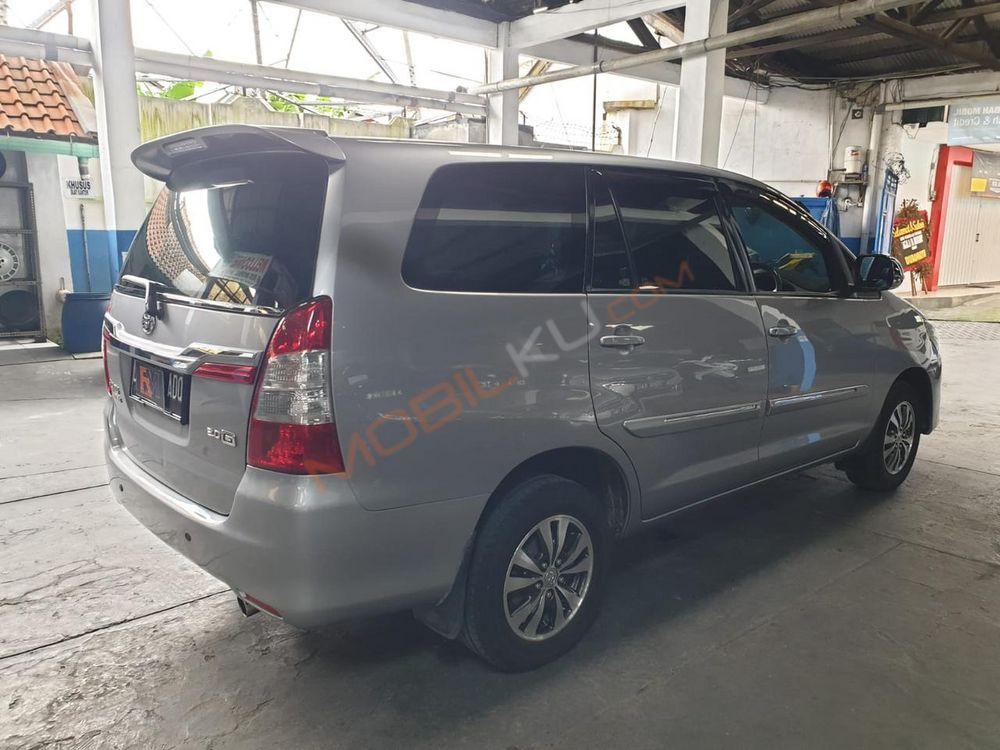 Mobil Toyota Kijang Innova 2015
