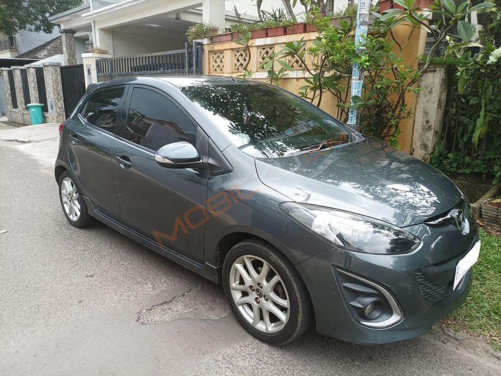 Mobil Mazda 2 Hatchback 2012