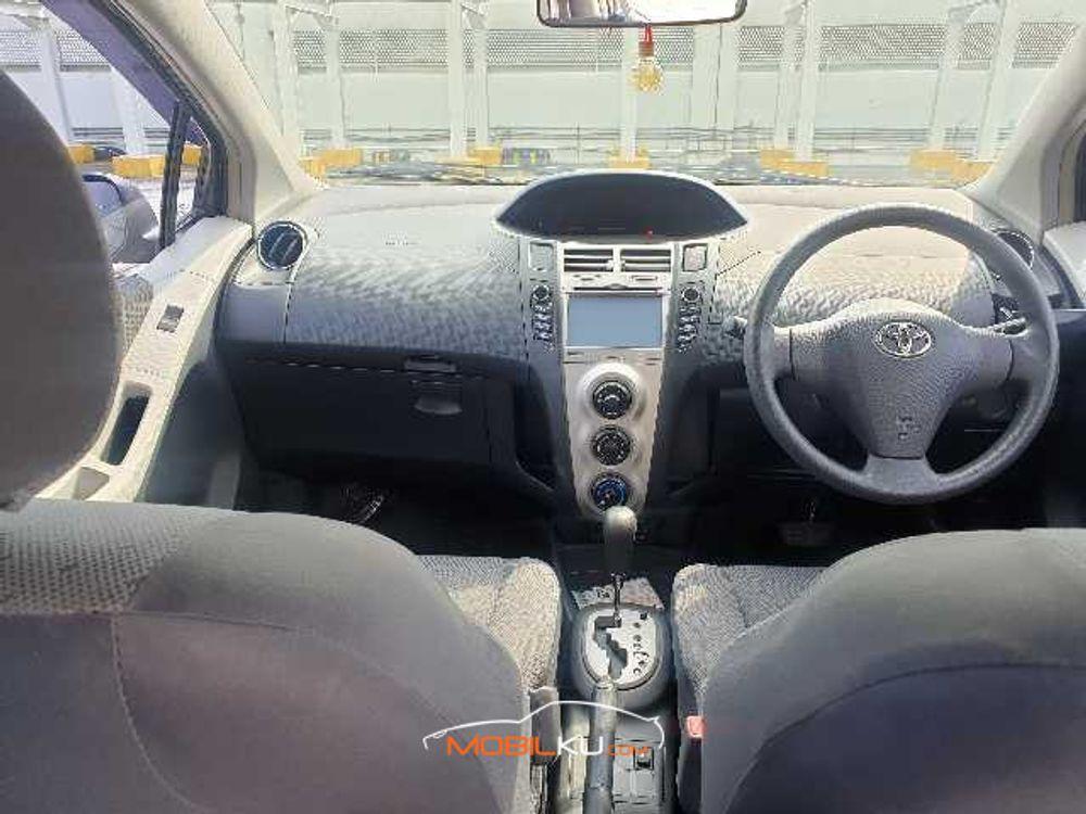 Mobil Toyota Yaris 2010