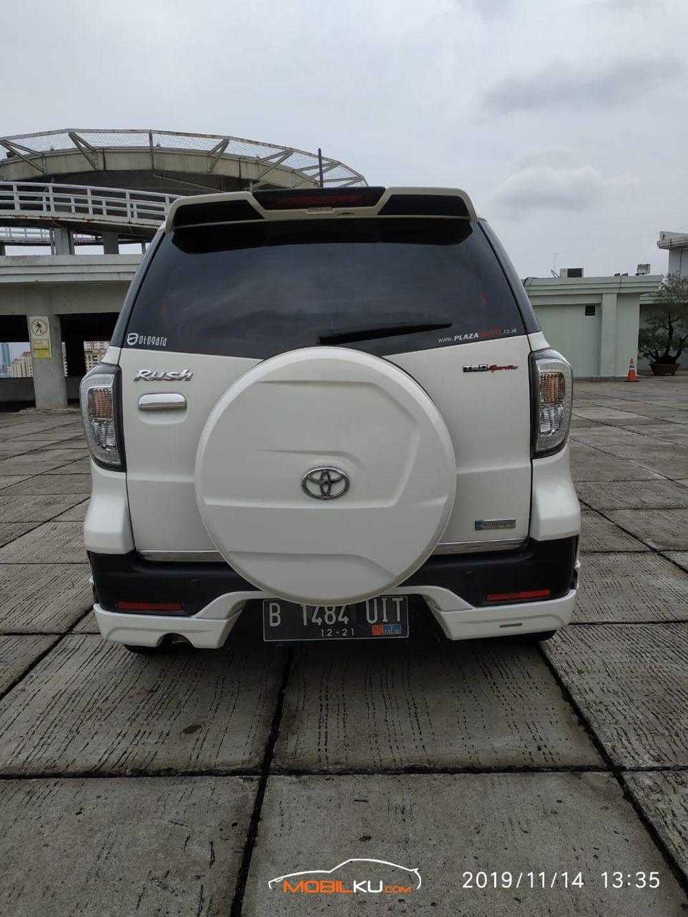 Mobil Toyota Rush 2016