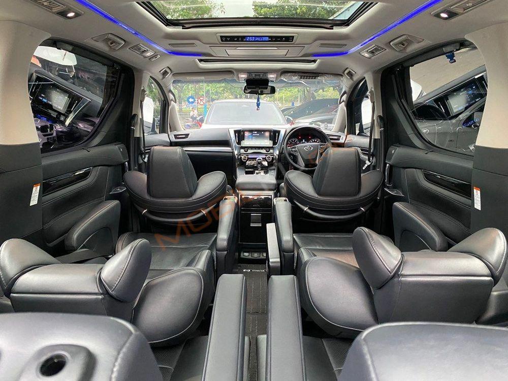 Mobil Toyota Alphard 2016