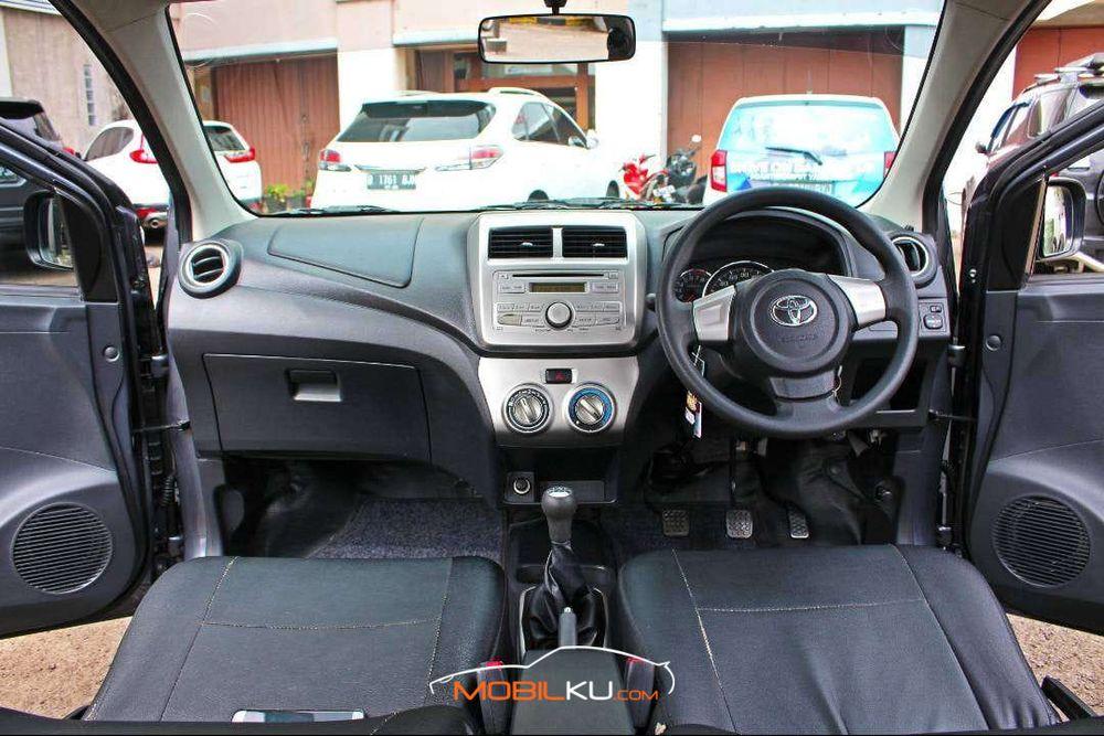 Mobil Toyota Agya 2014