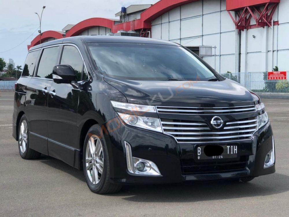 Mobil Nissan Elgrand 2013
