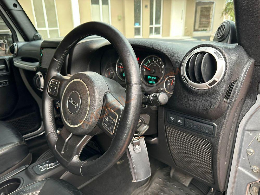 Mobil Jeep Wrangler 2014