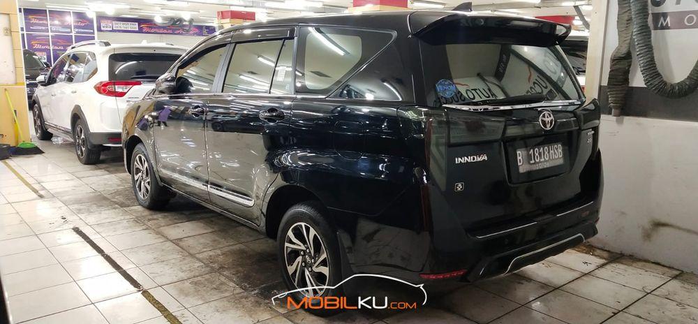 Mobil Toyota Kijang Innova 2021