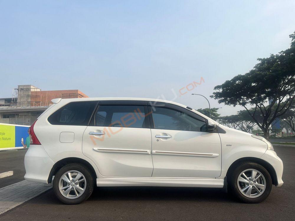 Mobil Toyota Avanza 2012