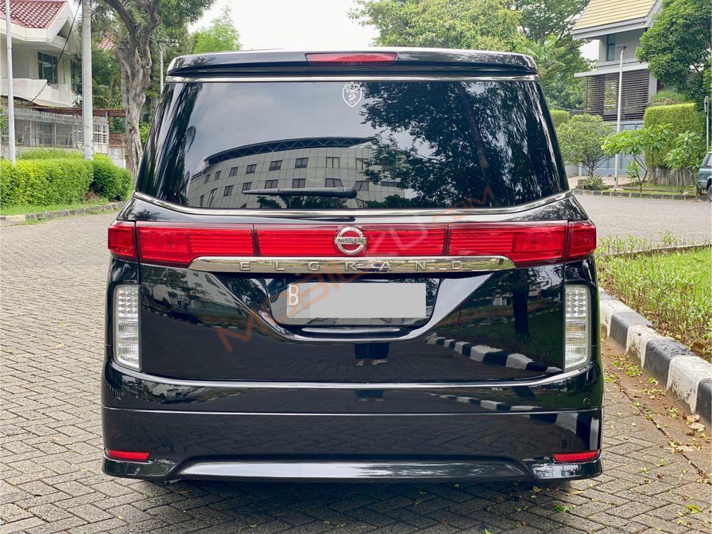 Mobil Nissan Elgrand 2011