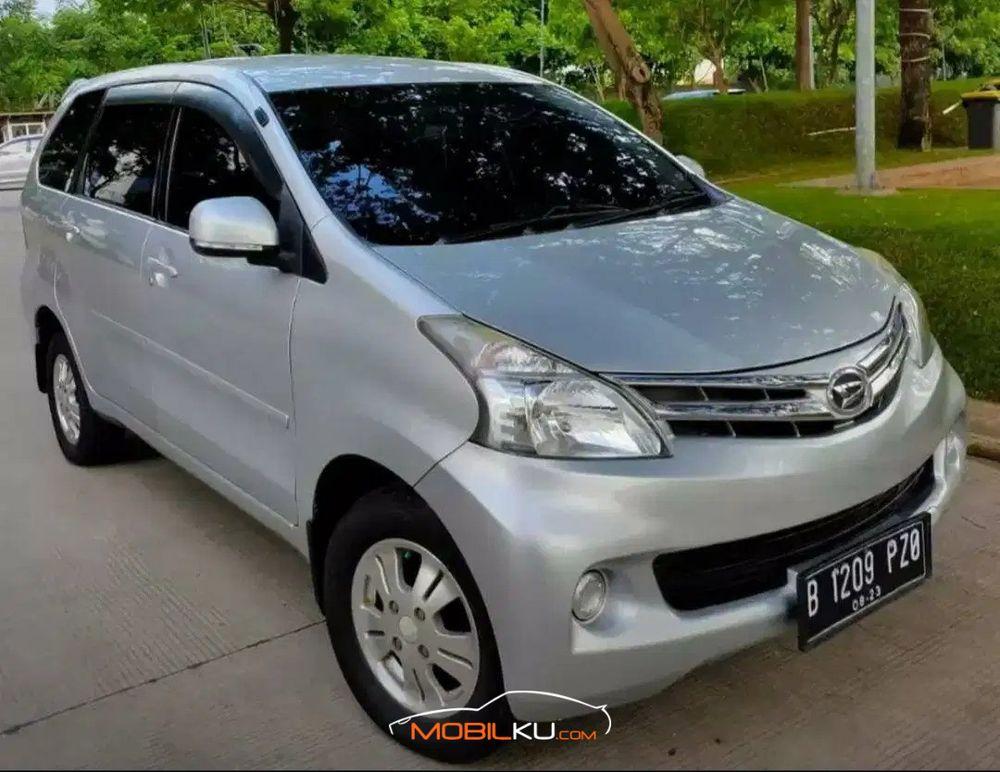 Mobil Daihatsu Xenia 2013