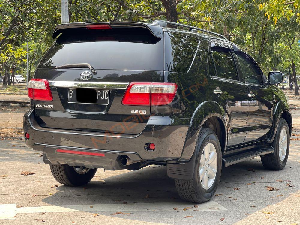 Mobil Toyota Fortuner 2011