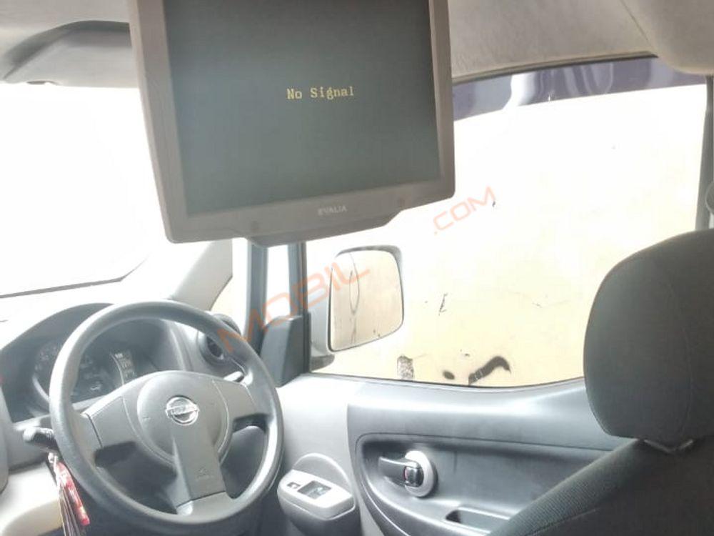 Mobil Nissan Evalia 2013