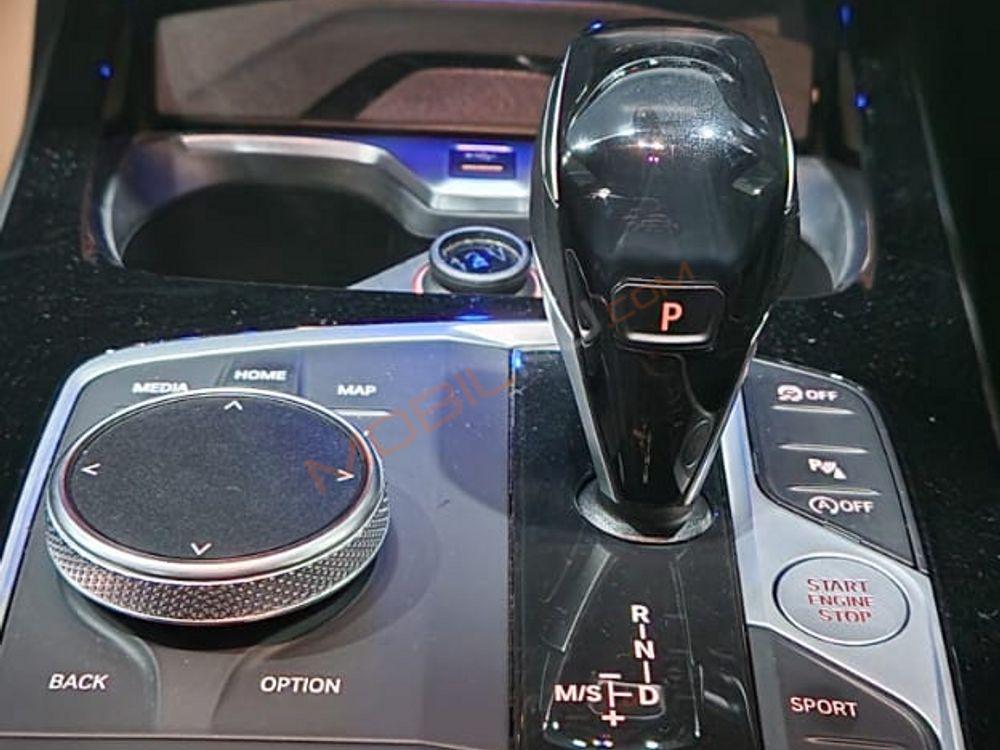 Mobil BMW 1 Series 2021