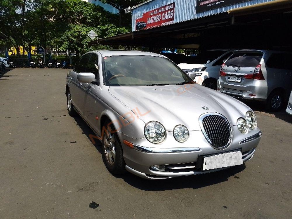 Mobil Jaguar S-Type 2001