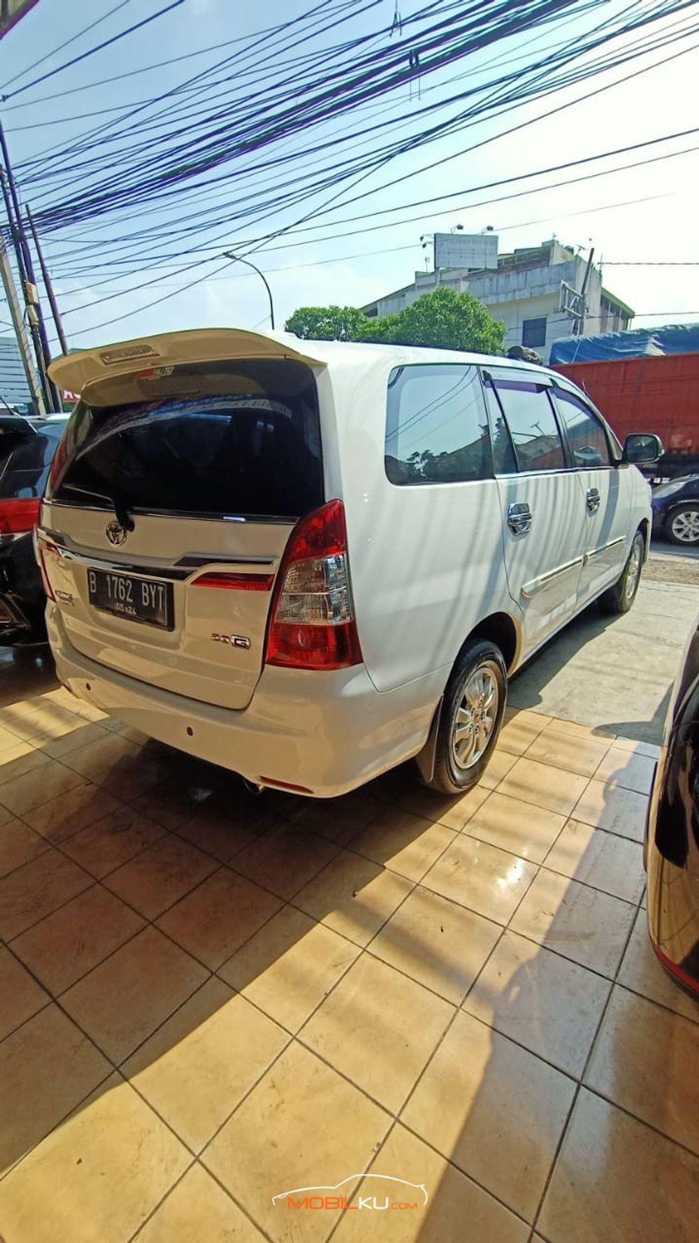 Mobil Toyota Kijang Innova 2017
