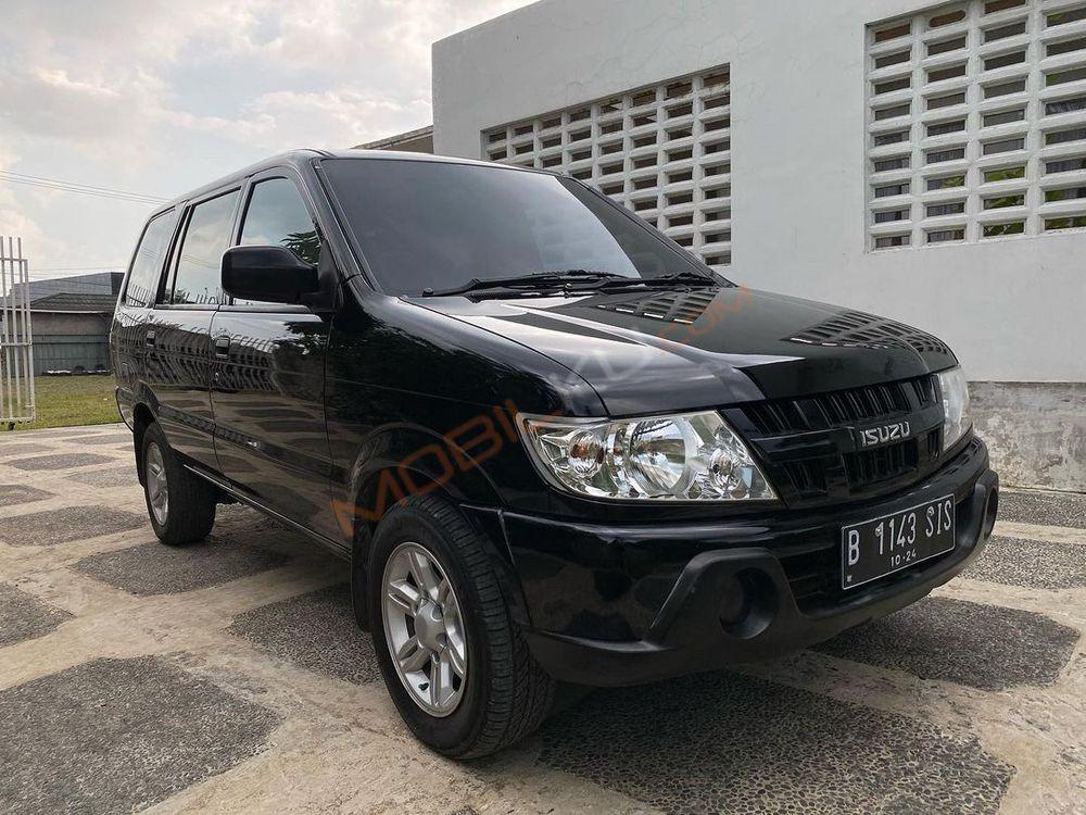 Mobil Isuzu Panther 2014