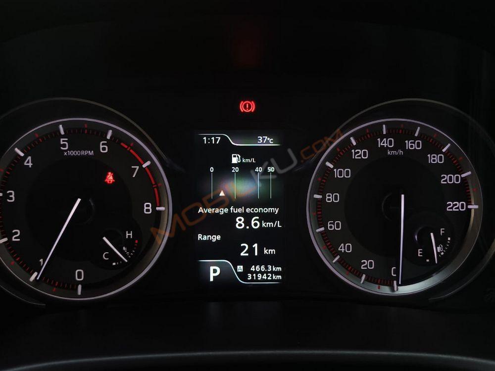 Mobil Suzuki XL7 2022