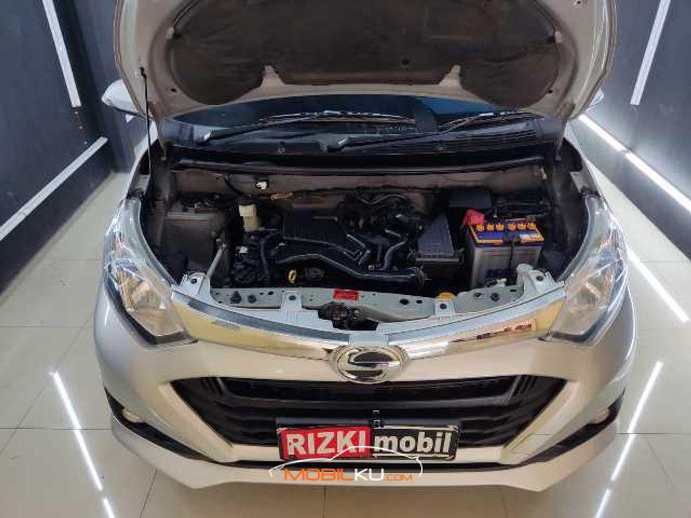 Mobil Toyota Calya 2018