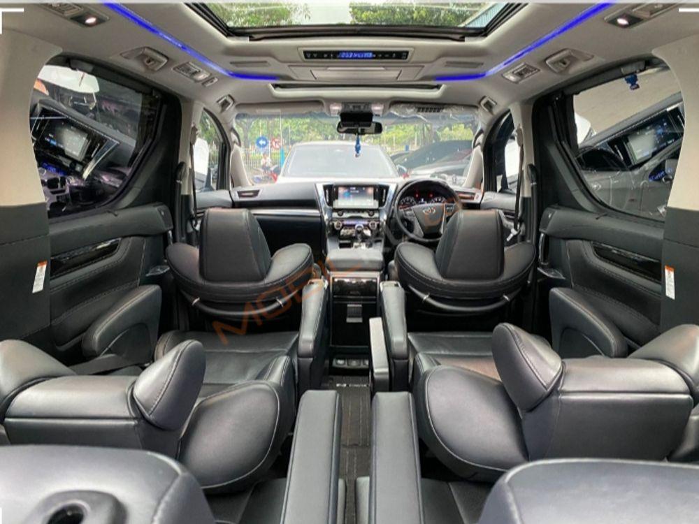Mobil Toyota Alphard 2016