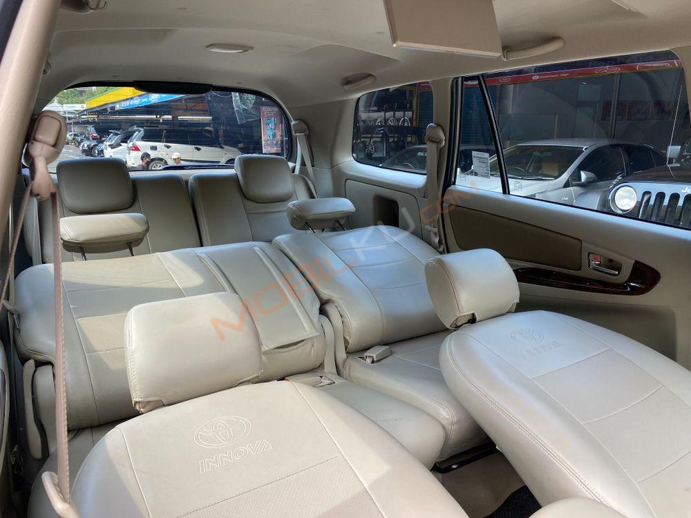 Mobil Toyota Kijang Innova 2014