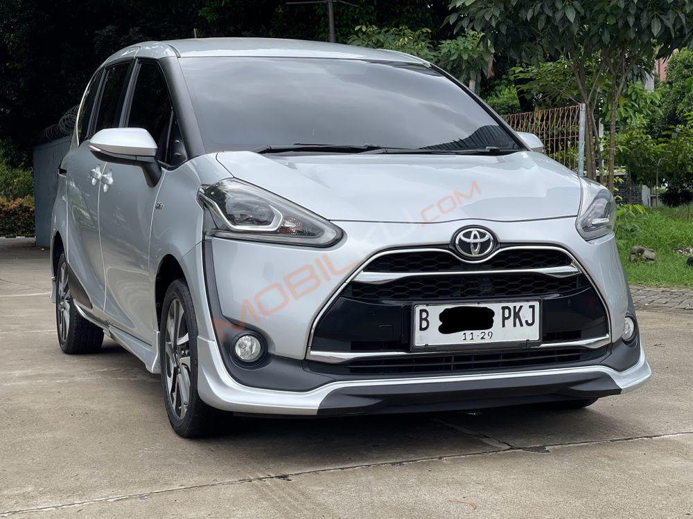 Mobil Toyota Sienta 2019